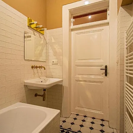 4 Bedrooms 130M2 Apartment At The Main City Square Prague Exterior photo