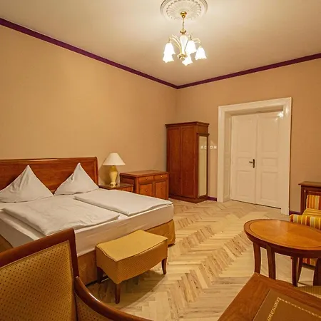 4 Bedrooms 130M2 Apartment At The Main City Square Prague Exterior photo