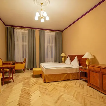 4 Bedrooms 130M2 Apartment At The Main City Square Prague Exterior photo