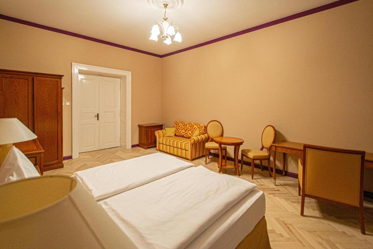 4 Bedrooms 130m2 At The Main Square Apartmán Prague