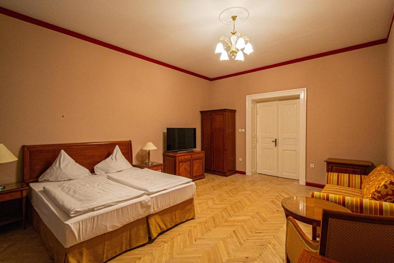 Апартаменты 4 Bedrooms 130m2 At The Main Square *